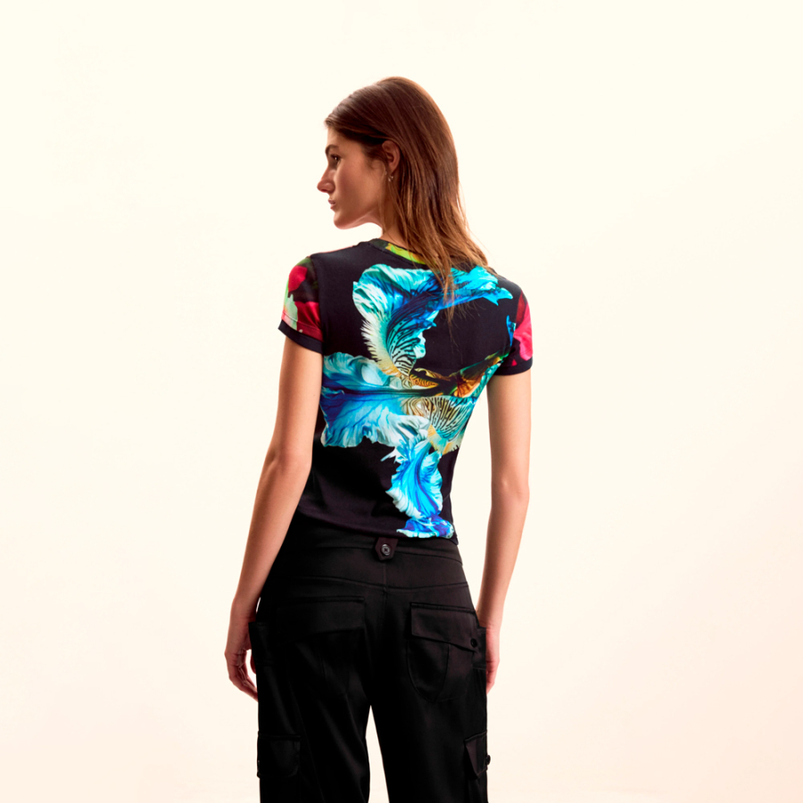 camiseta-desenhada-pelo-sr-christian-lacroix