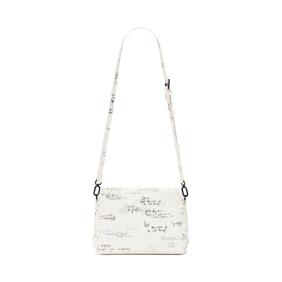 mittelgrosse-tasche-mit-aufschrift