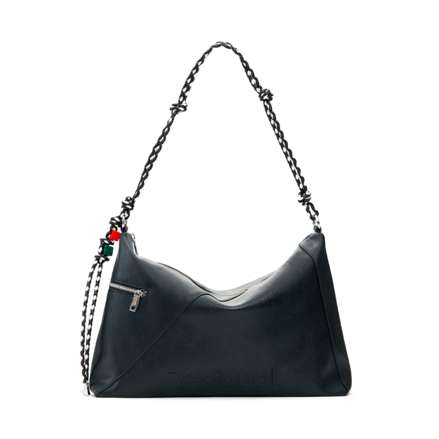 grosse-tasche-mit-logo-anhanger