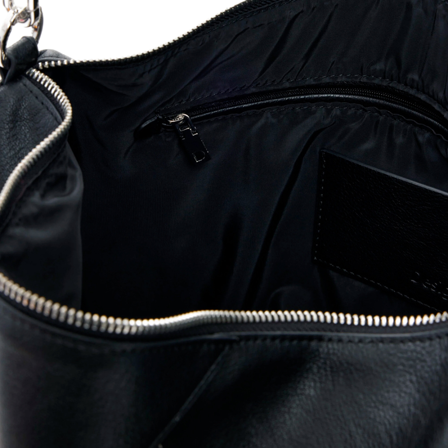 bolsa-grande-com-pingente-com-o-logotipo