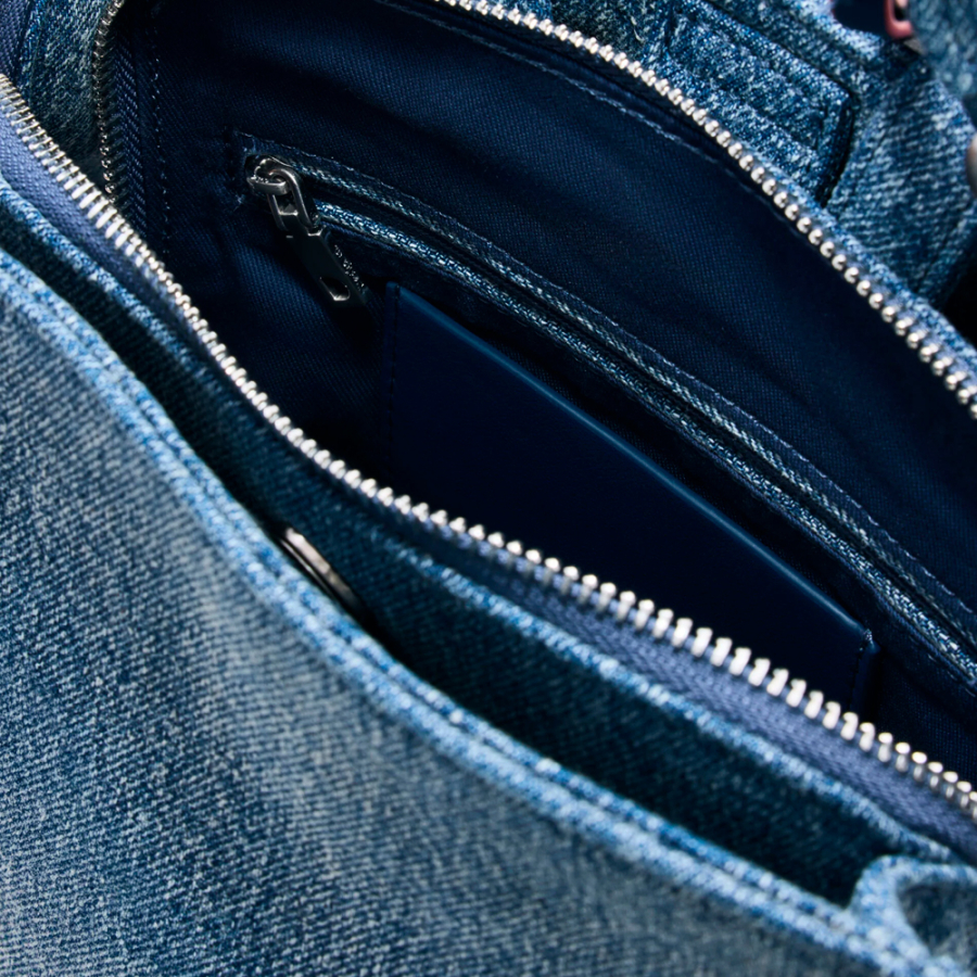 kleiner-jeansrucksack-mit-herzmotiv kleiner-jeansrucksack-mit-herzmotiv