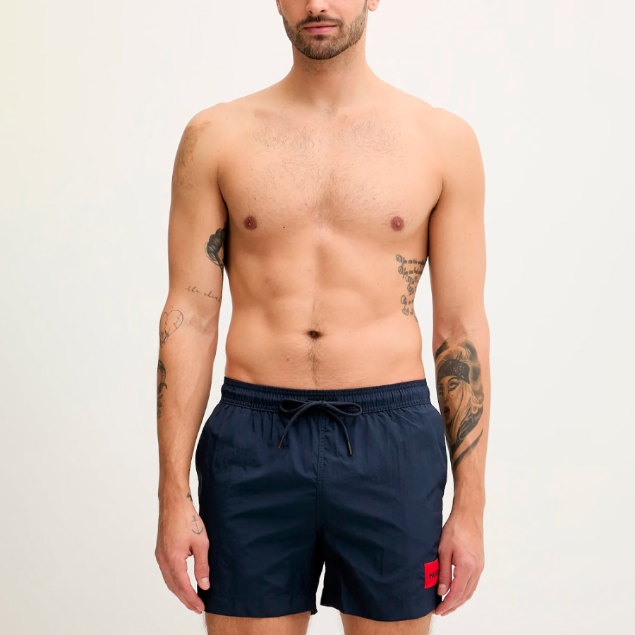 costume-da-bagno-ad-asciugatura-rapida-con-etichetta-con-logo