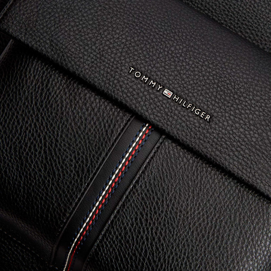 mochila-texturizada-con-bolsillo-de-solapa