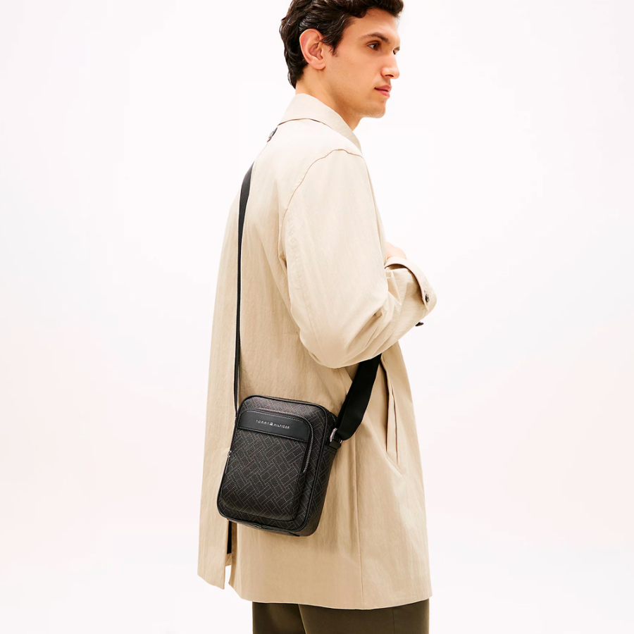 reporter-bag-with-shoulder-strap-and-logo
