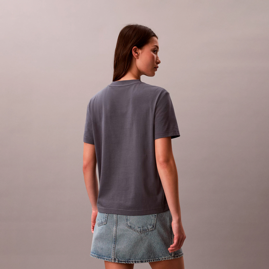 t-shirt-avec-monogramme-et-logo