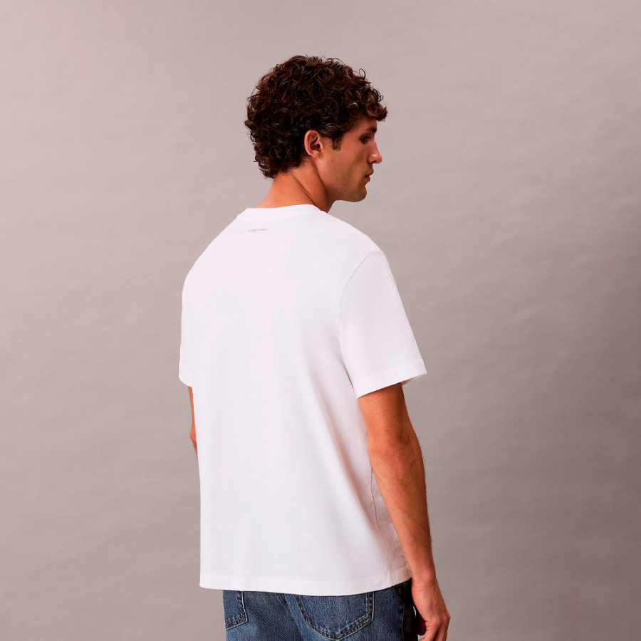 camiseta-com-logotipo-bordado