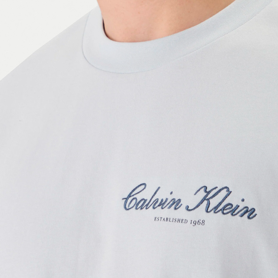 camiseta-con-logo-bordado