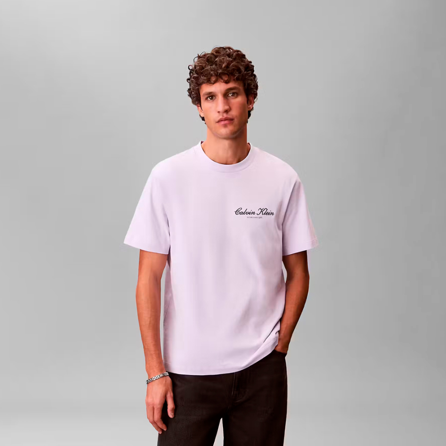 camiseta-com-logotipo-bordado