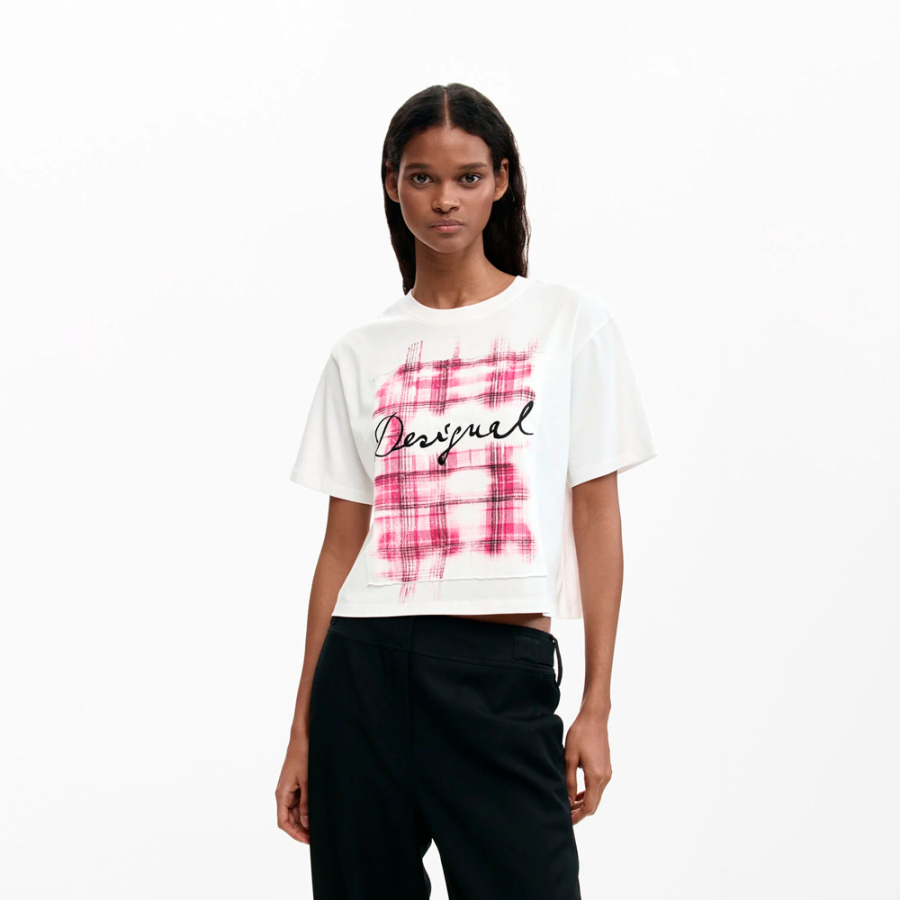 t-shirt-mit-kariertem-logo