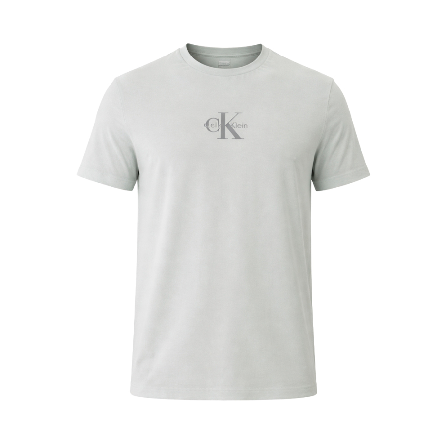 t-shirt-mit-monogramm-und-logo