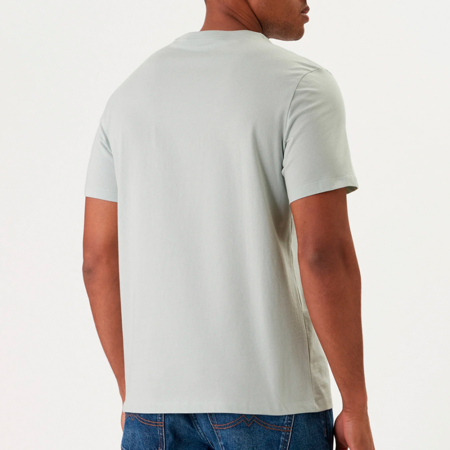 t-shirt-con-monogramma-e-logo