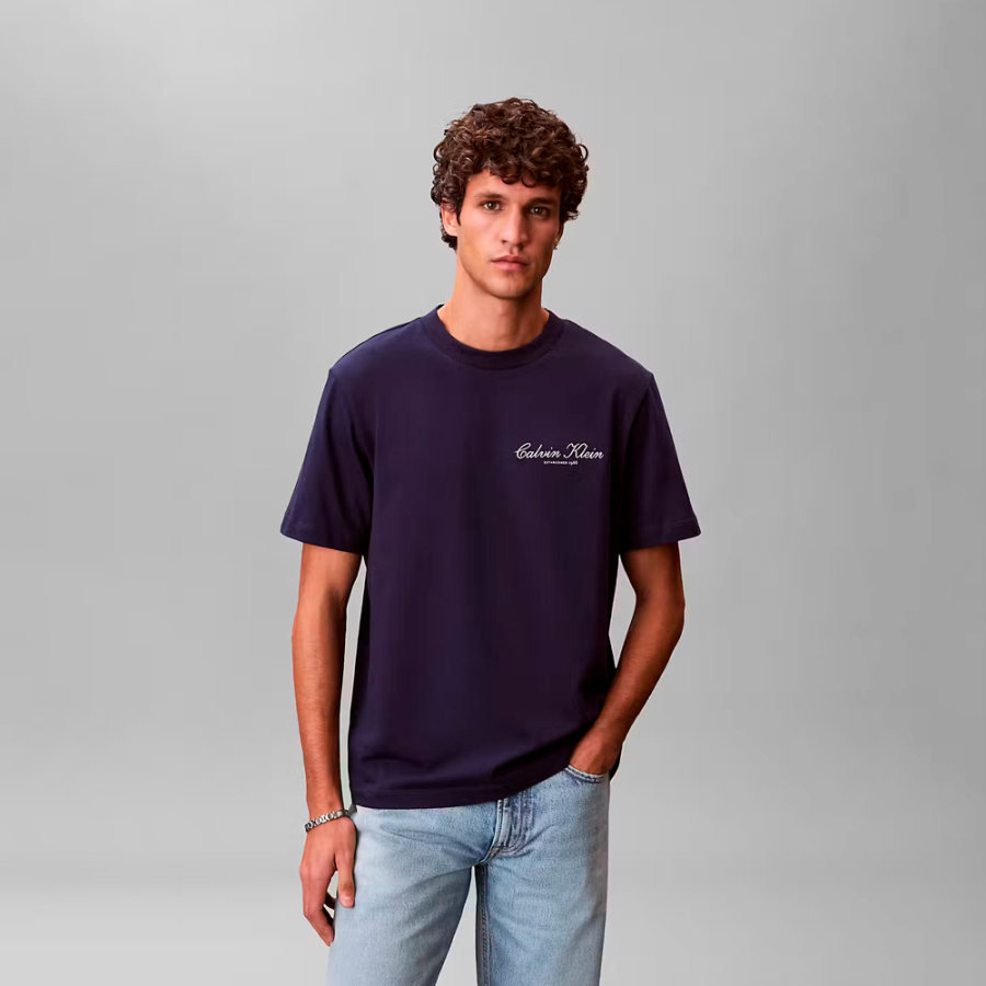 camiseta-con-logo-bordado