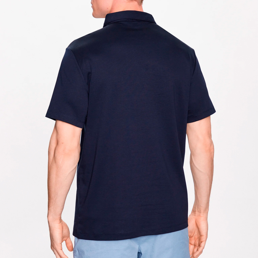 camisa-polo-com-logotipo-da-marca