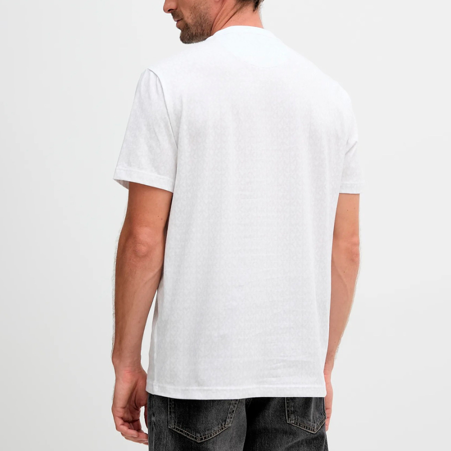 t-shirt-mit-logomuster