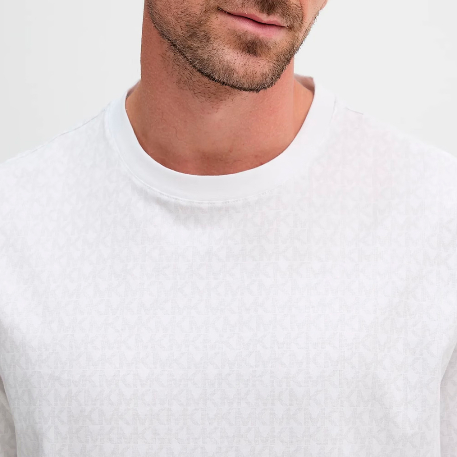 t-shirt-mit-logomuster