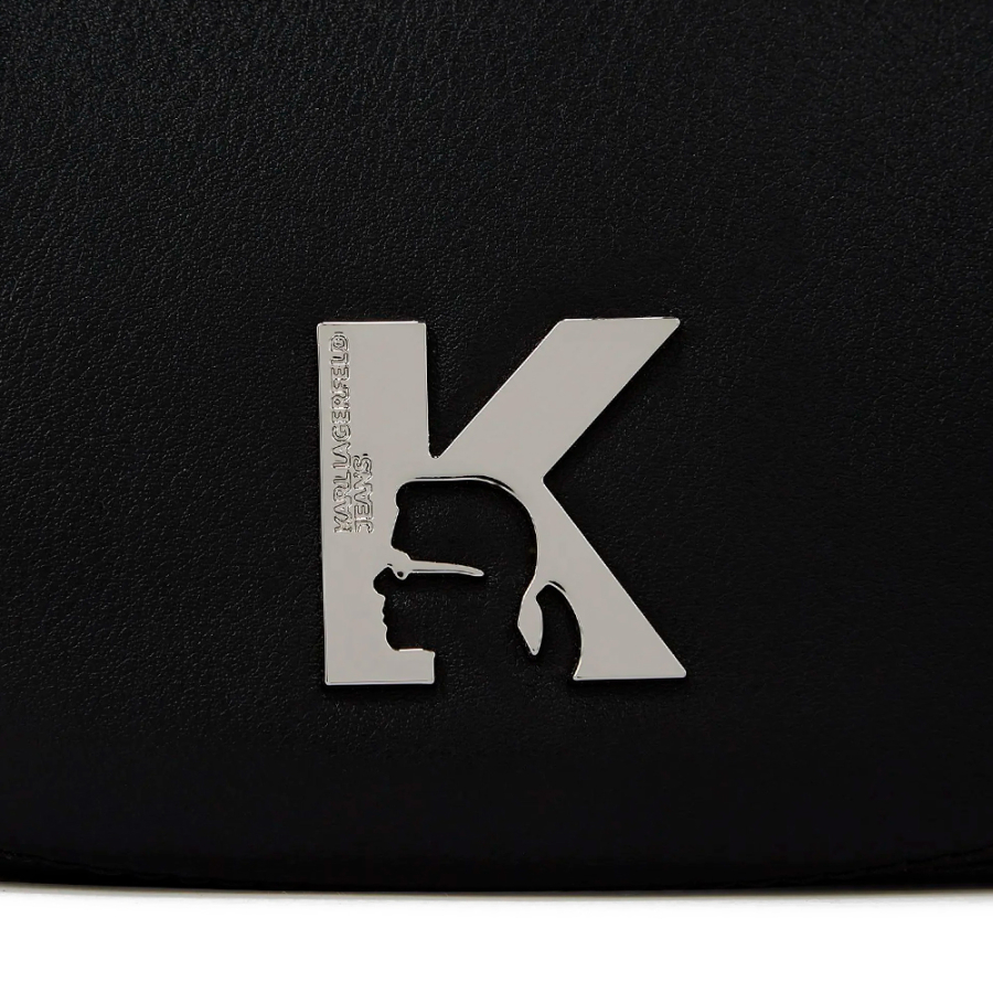 bolso-en-forma-de-luna-con-dos-correas