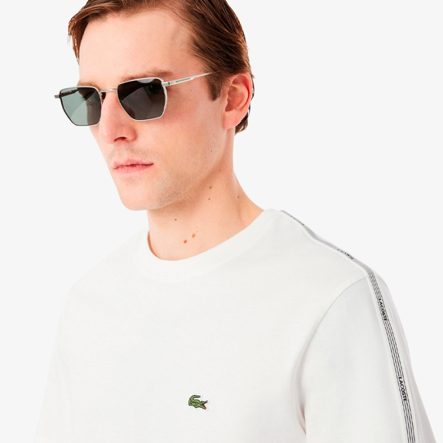 gestreiftes-t-shirt-der-marke