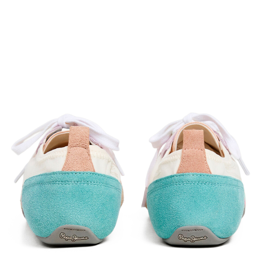 zapatillas-con-detalles-en-ante-noa