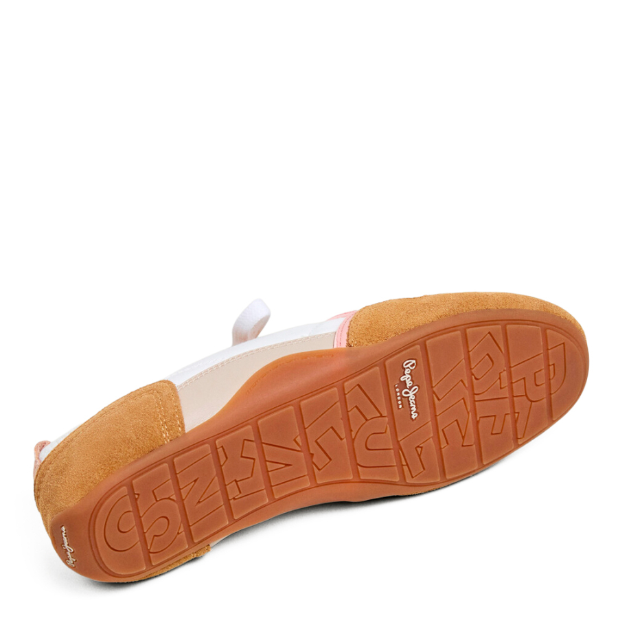 tenis-com-detalhes-em-camurca-noa