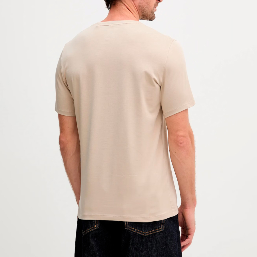 t-shirt-avec-logo-brode