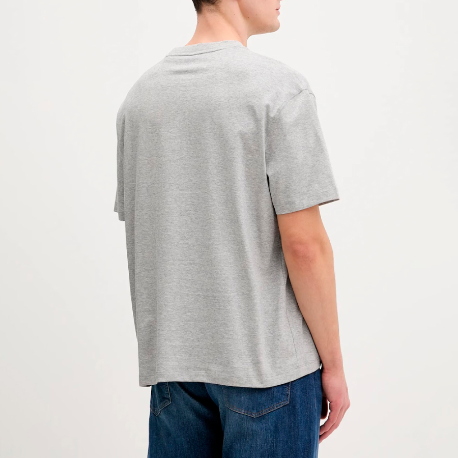 camiseta-con-logo-estampado