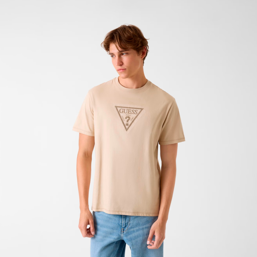 t-shirt-avec-logo-triangulaire