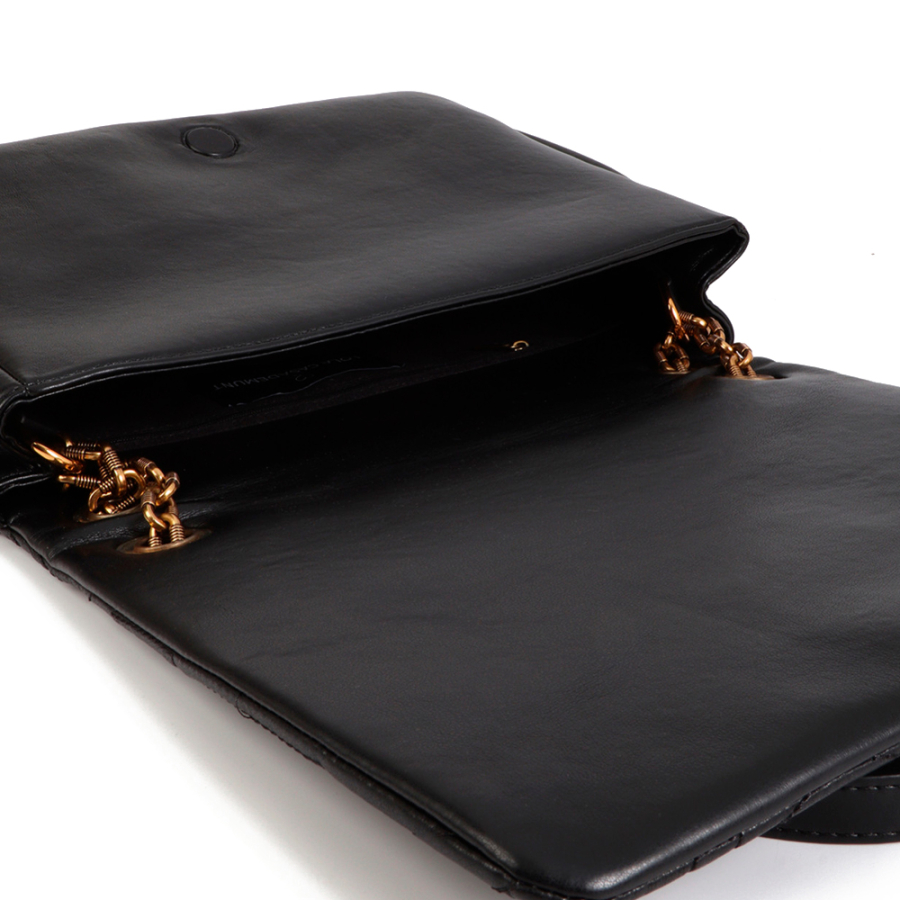 bolsa-de-ombro-com-costura-do-logotipo