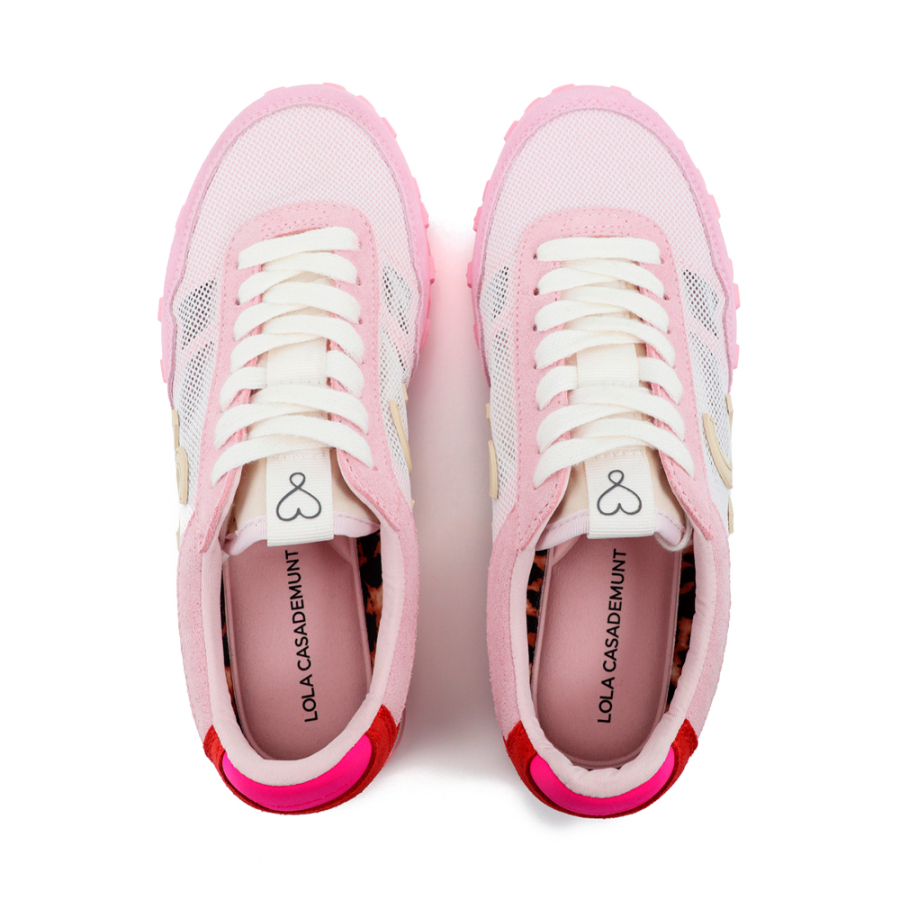 zapatillas-deportivas-en-rejillas-y-diferentes-tejidos