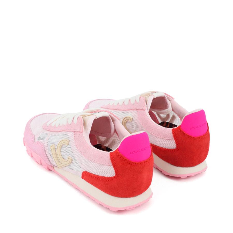 sports-shoes-in-mesh-and-different-fabrics