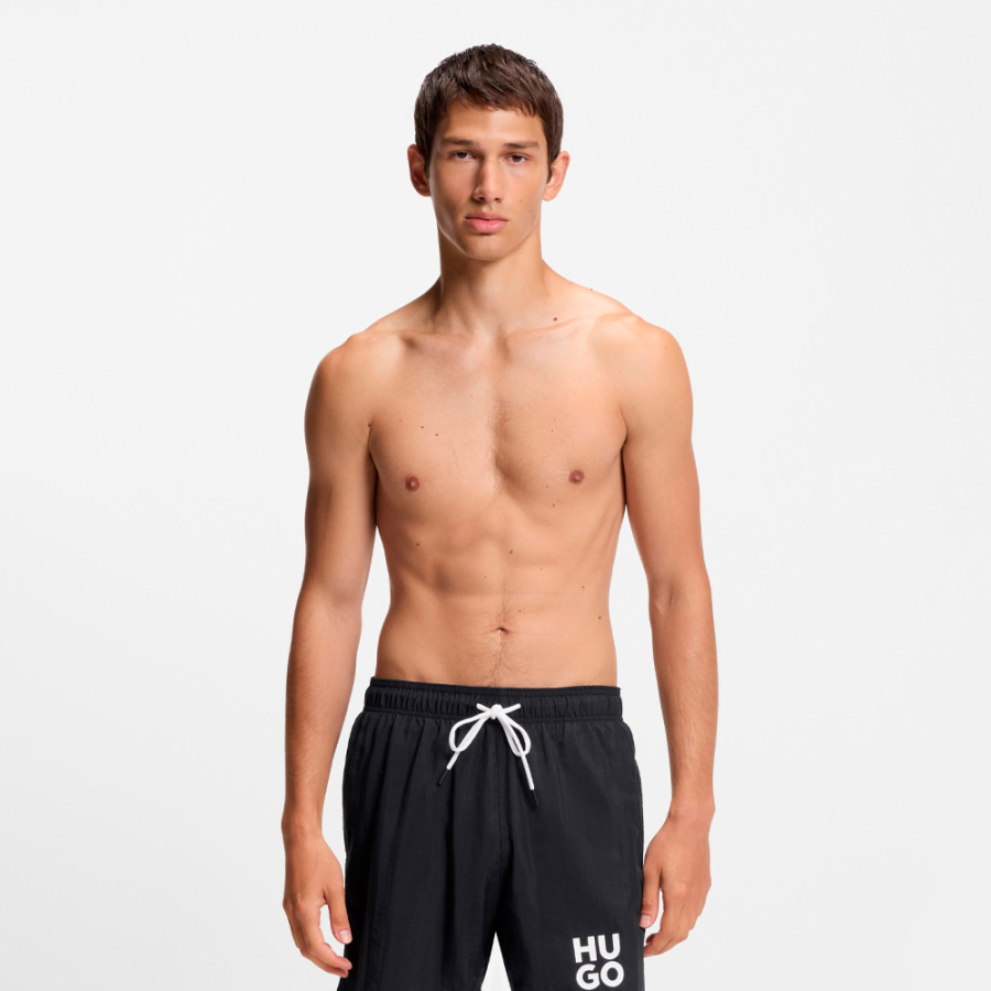 maillot-de-bain-avec-logo-superpose maillot-de-bain-avec-logo-superpose