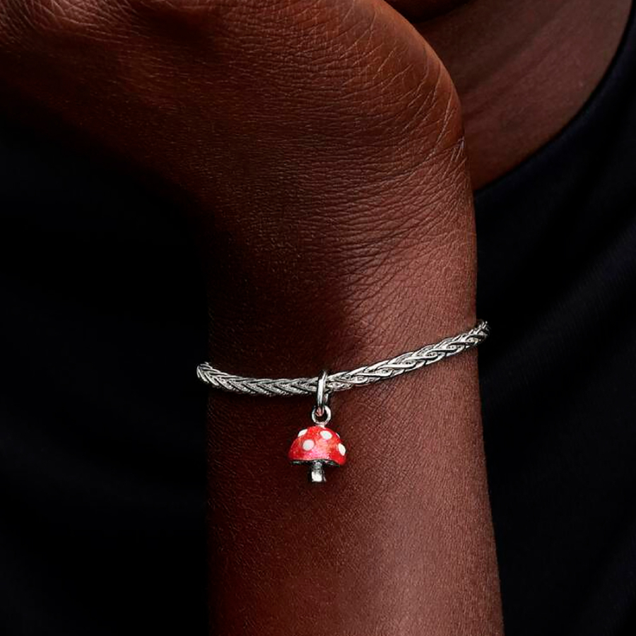 charm-colgante-seta-que-brilla-en-la-oscuridad charm-colgante-seta-que-brilla-en-la-oscuridad