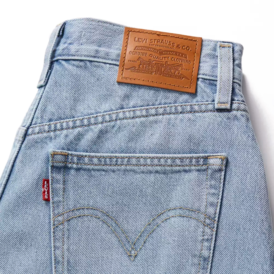 shorts-mit-hohem-bund-und-weitem-bein