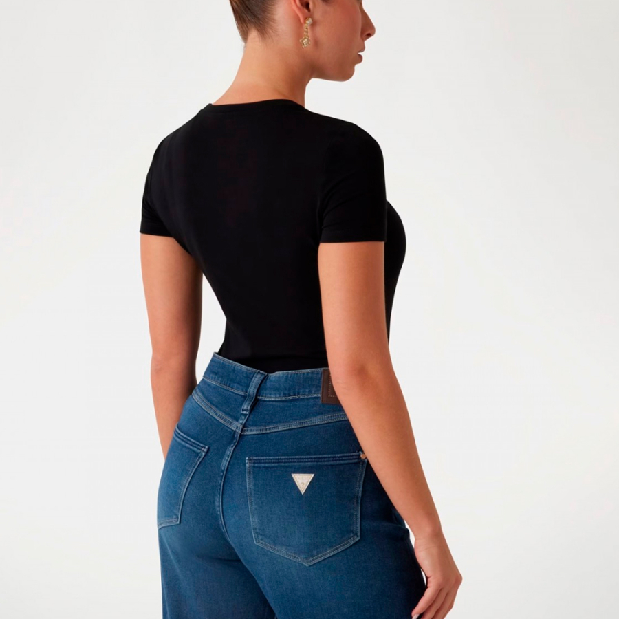 camiseta-con-logotipo-corte-slim