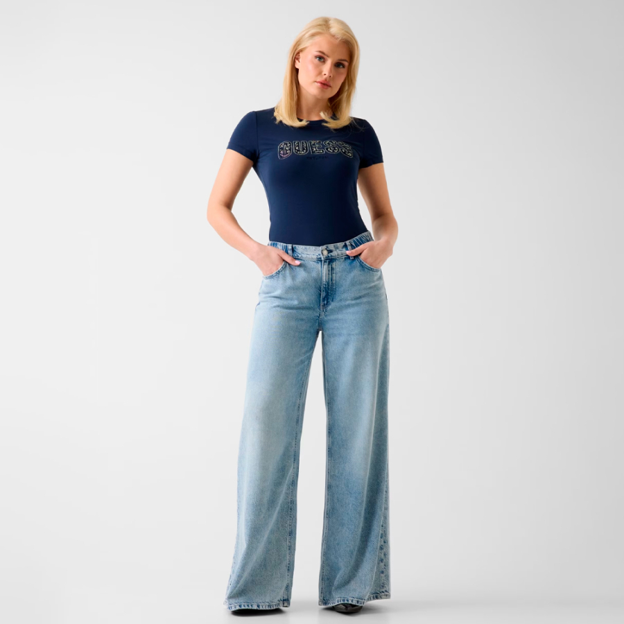 t-shirt-a-logo-coupe-ajustee