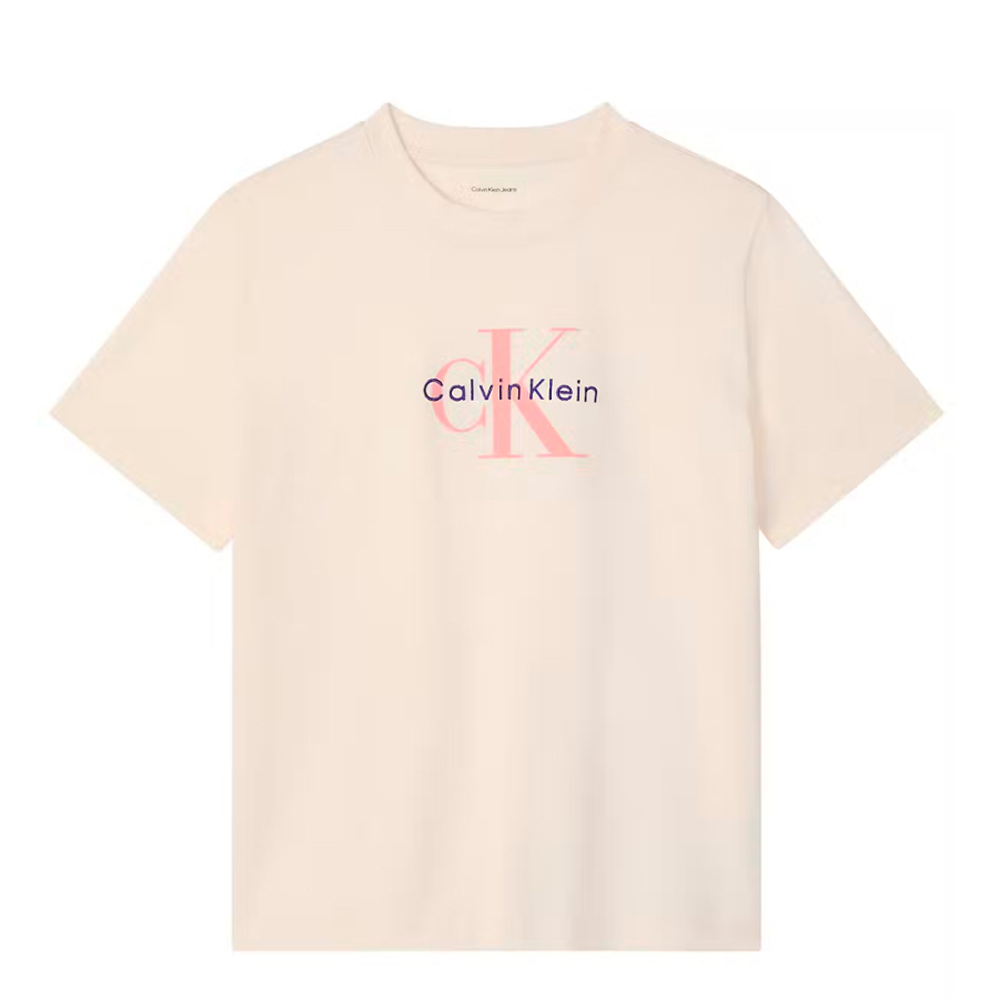 t-shirt-mit-monogramm-und-logo