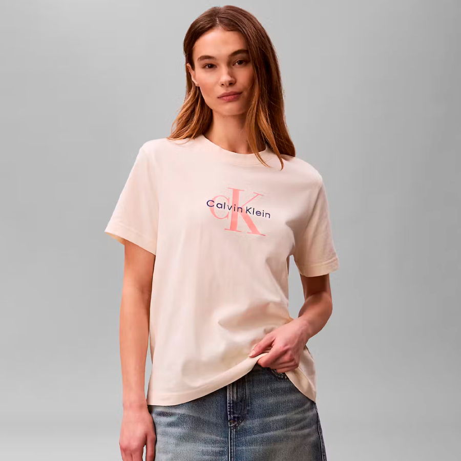 t-shirt-con-monogramma-e-logo