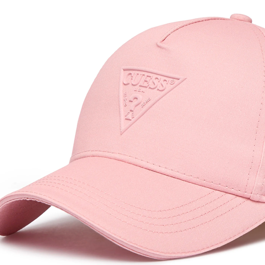 casquette-triangulaire-avec-logo-en-relief