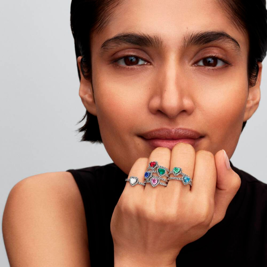 blauer-ring-mit-erhabenem-herzmotiv-198421c10