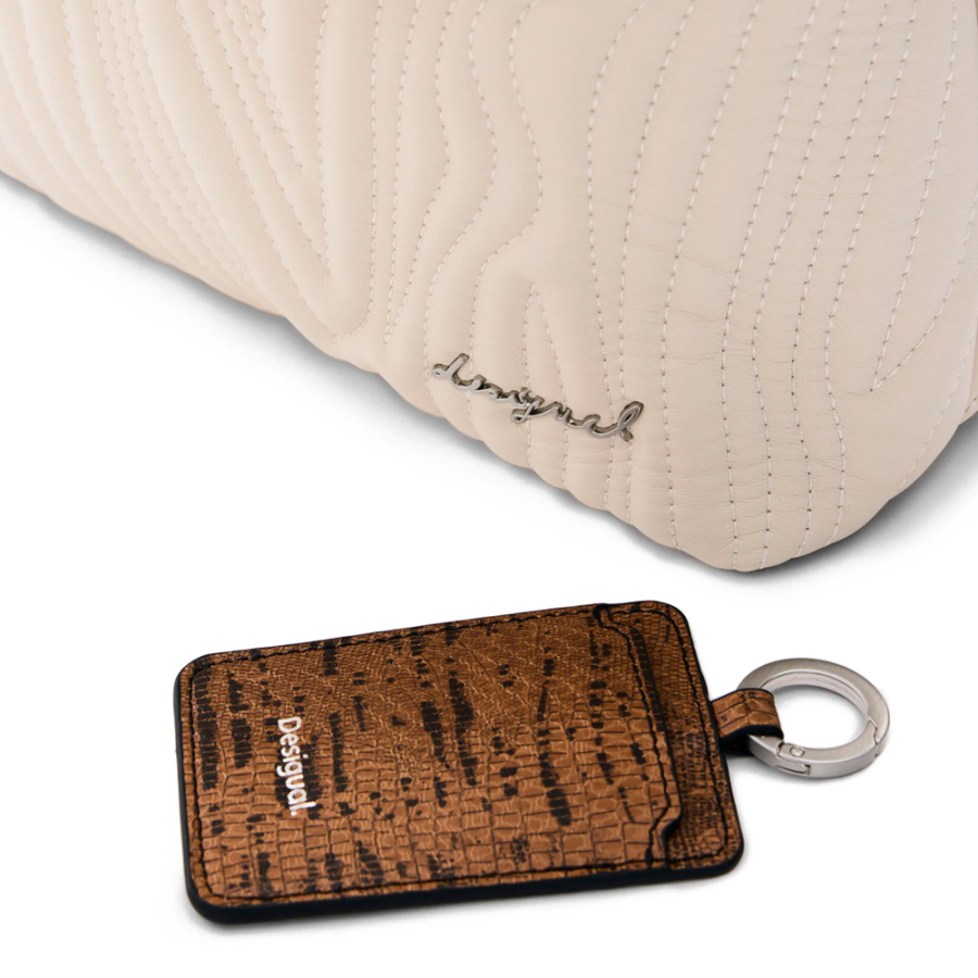 mochila-pequena-com-gravacoes