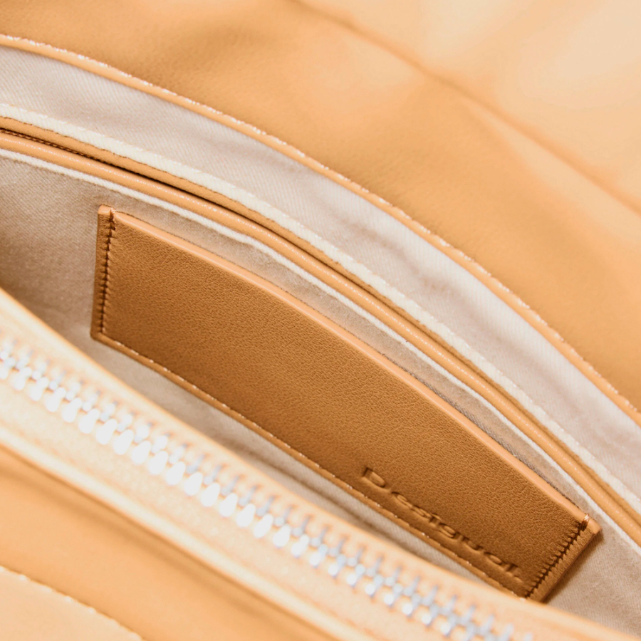 kleiner-bastrucksack-mit-anhangern