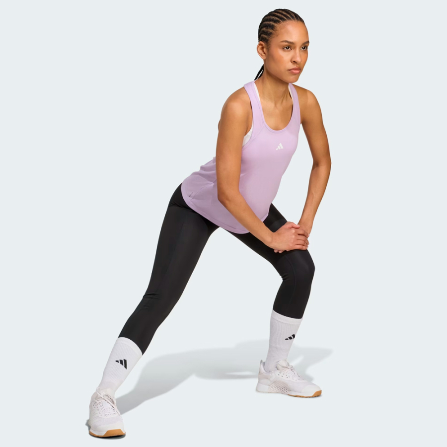 armelloses-t-shirt-mit-minimalistischem-branding