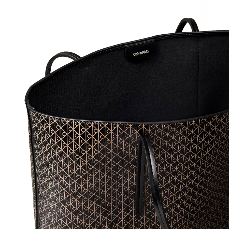 bolsa-tote-forrada-com-o-iconico-logotipo-e-bolso