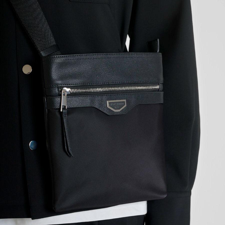 sac-messager-en-nylon-et-similicuir sac-messager-en-nylon-et-similicuir