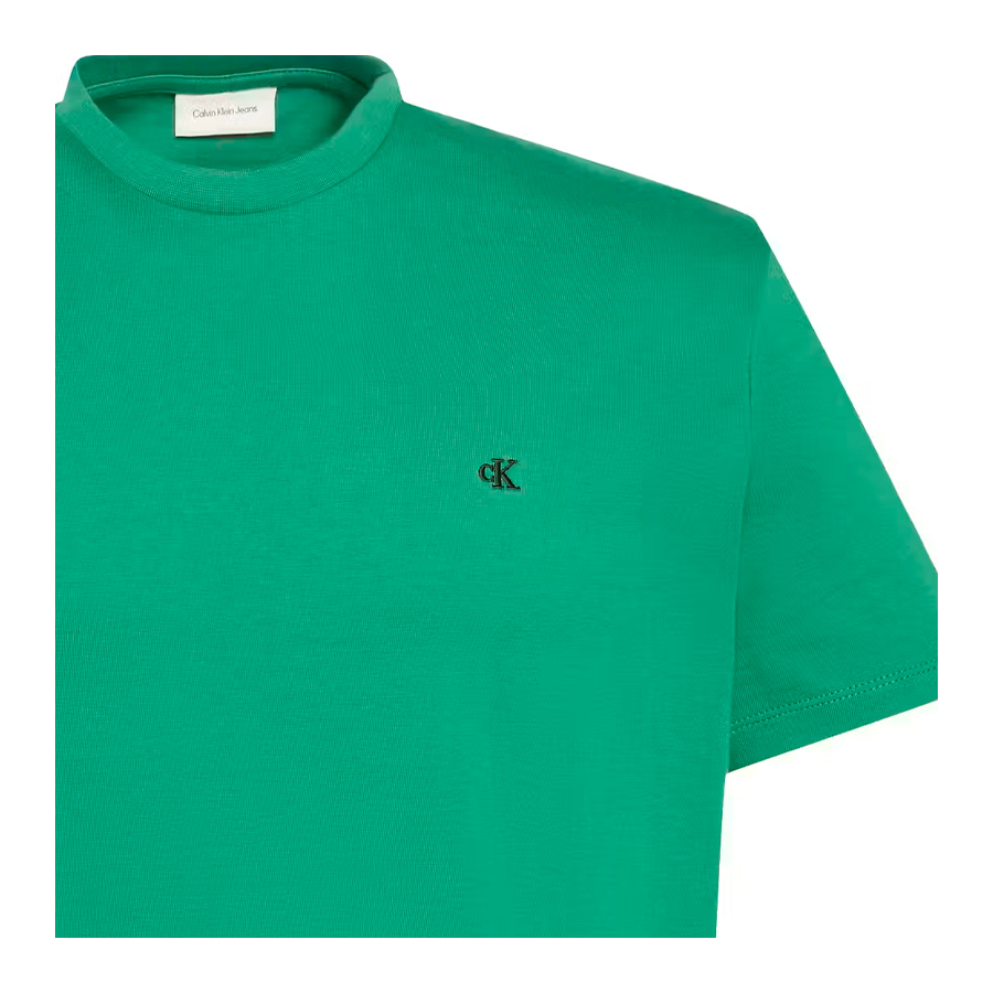 klassisches-t-shirt-mit-monogramm