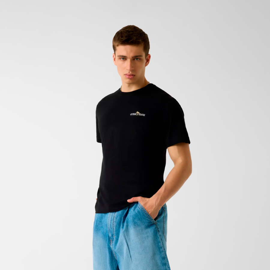 t-shirt-mit-gesticktem-logo