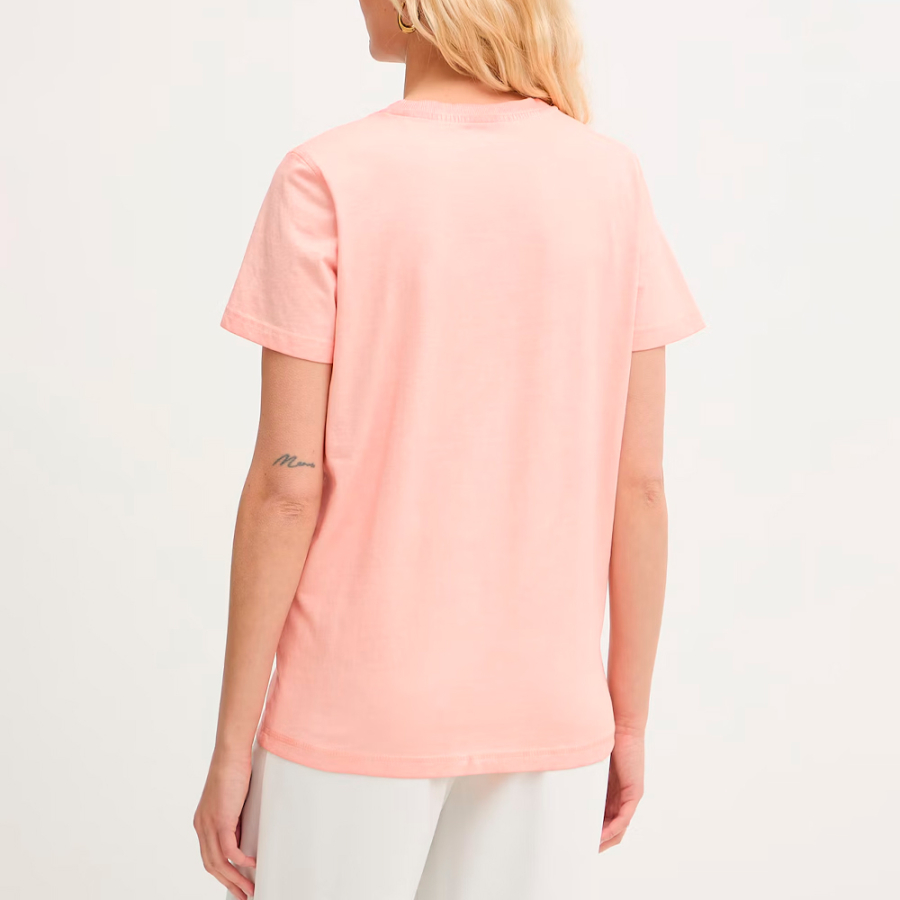 camiseta-com-logo-e-modelagem-regular