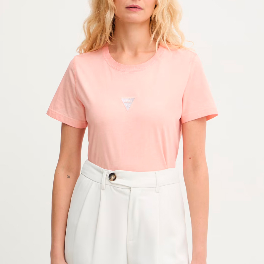 camiseta-com-logo-e-modelagem-regular