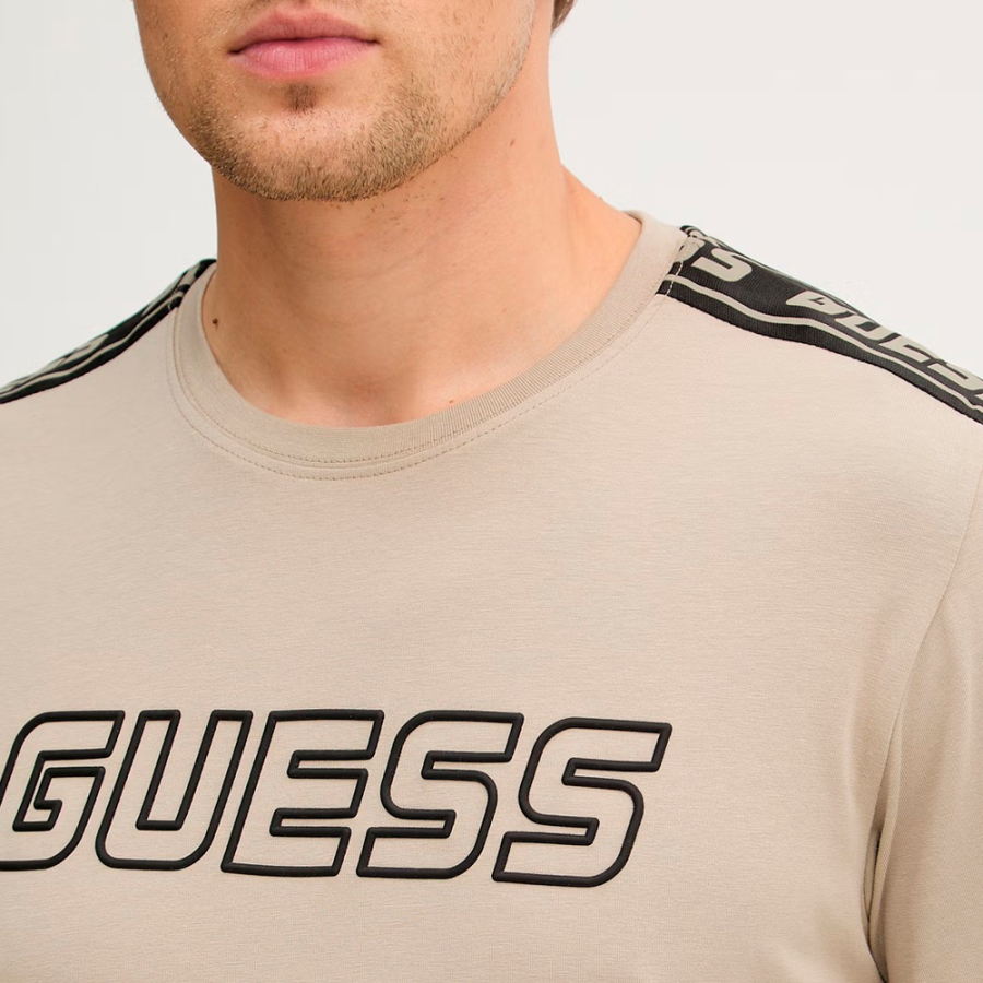 t-shirt-elasticizzata-con-logo-frontale