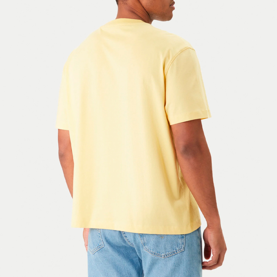 camiseta-con-logo-estampado