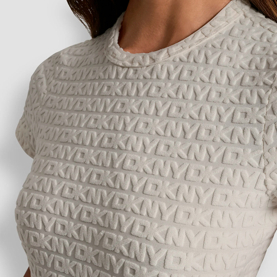 vestido-con-cuello-redondo-logo-jacquard